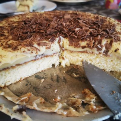 Tierny-cake-with-white-choc-icing--2048x1536